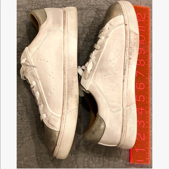 Who What Wear Gold Distressed Low Top Sneakers - Picture 7 of 8